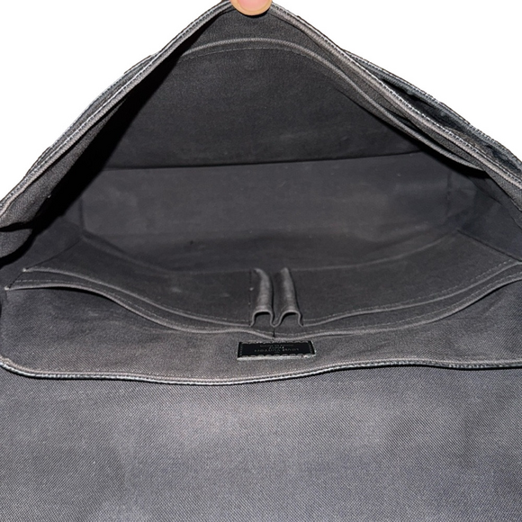 LOUIS VUITTON Damier Graphite MM Messenger Bag - Picture 9 of 13